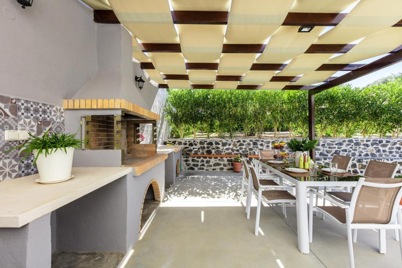 Villa Emily Rethymno อาเดเลียโนส กัมโปส ภายนอก รูปภาพ