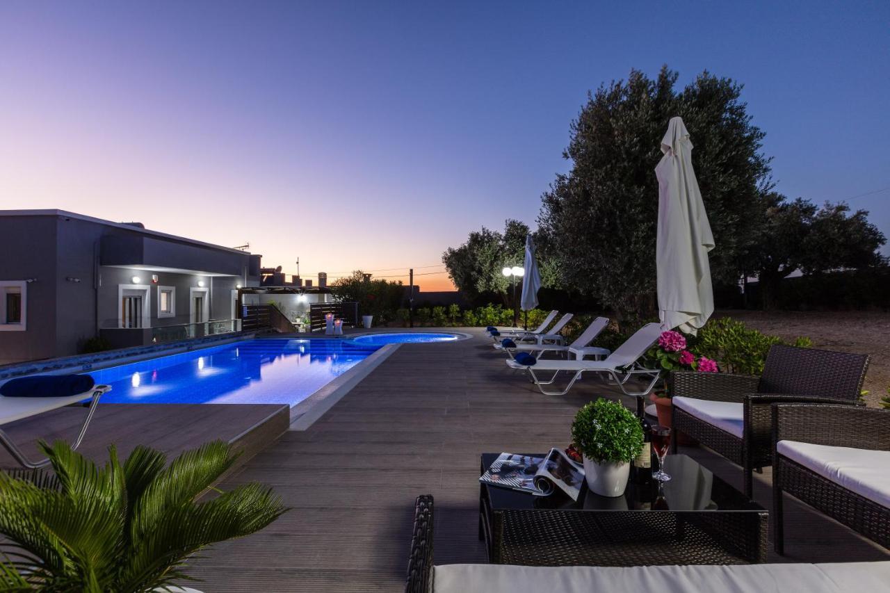 Villa Emily Rethymno อาเดเลียโนส กัมโปส ภายนอก รูปภาพ
