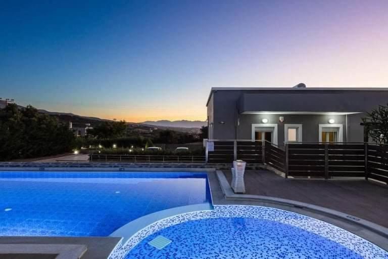 Villa Emily Rethymno อาเดเลียโนส กัมโปส ภายนอก รูปภาพ
