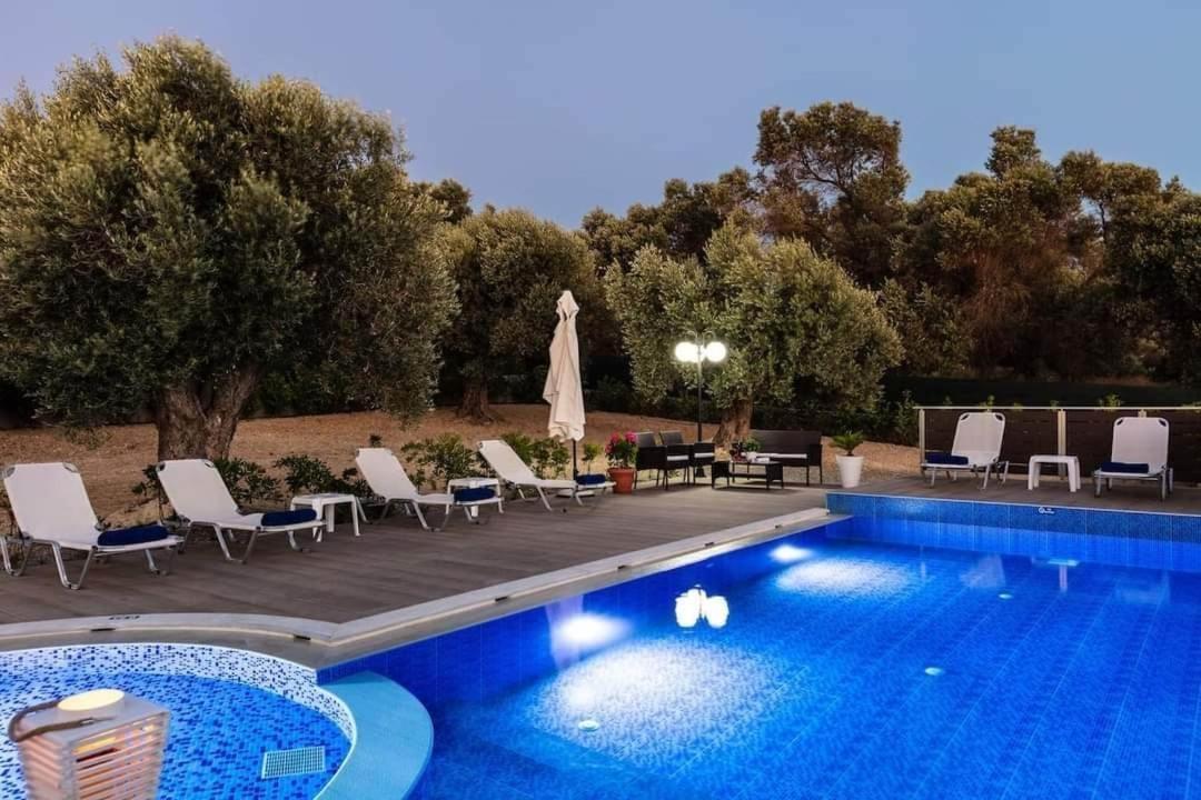 Villa Emily Rethymno อาเดเลียโนส กัมโปส ภายนอก รูปภาพ